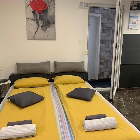 Studio Dama Blizina Amfiteatra I Bus Kolodvora ,Besplatan Privatni Parking,Self-Check- In Pula Exterior photo