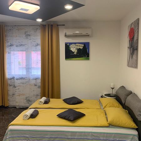 Studio Dama Blizina Amfiteatra I Bus Kolodvora ,Besplatan Privatni Parking,Self-Check- In Pula Exterior photo