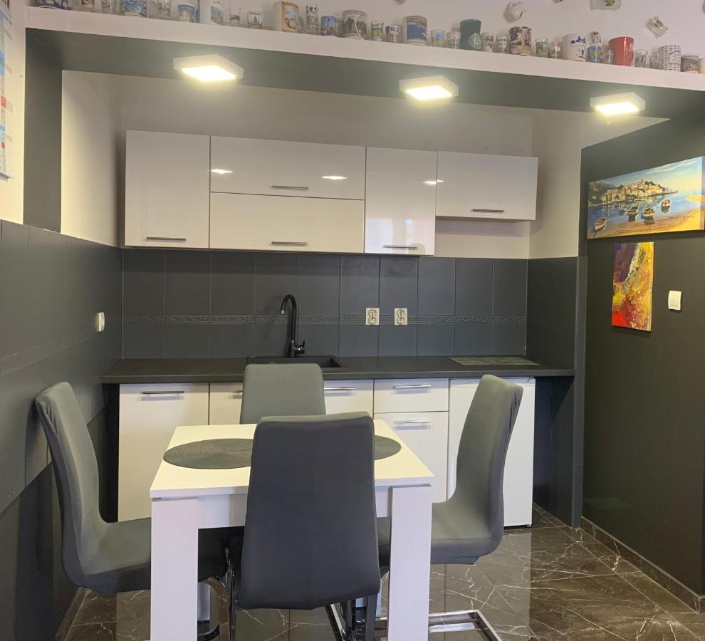 Studio Dama Blizina Amfiteatra I Bus Kolodvora ,Besplatan Privatni Parking,Self-Check- In Pula Exterior photo