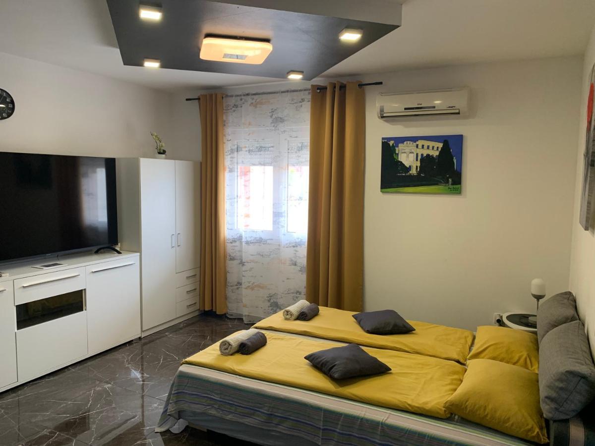 Studio Dama Blizina Amfiteatra I Bus Kolodvora ,Besplatan Privatni Parking,Self-Check- In Pula Exterior photo