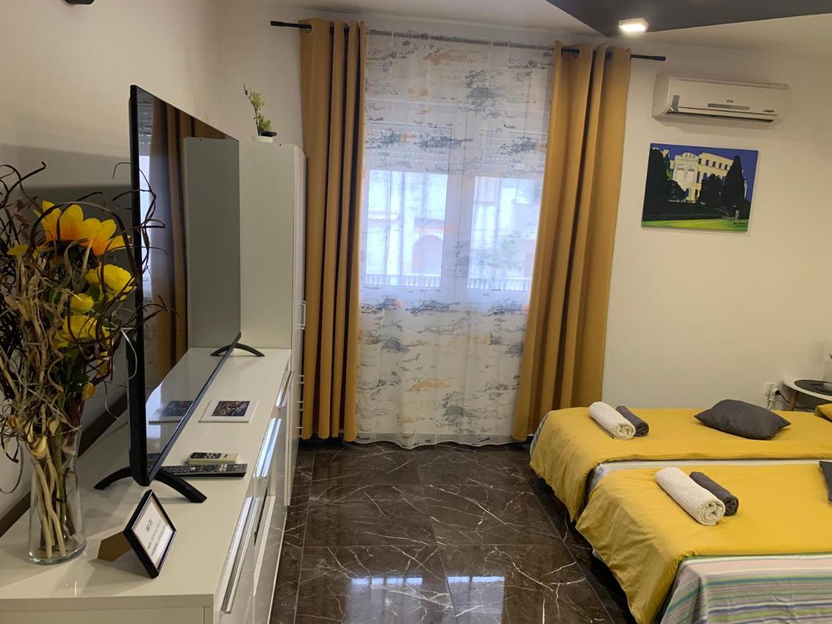 Studio Dama Blizina Amfiteatra I Bus Kolodvora ,Besplatan Privatni Parking,Self-Check- In Pula Exterior photo
