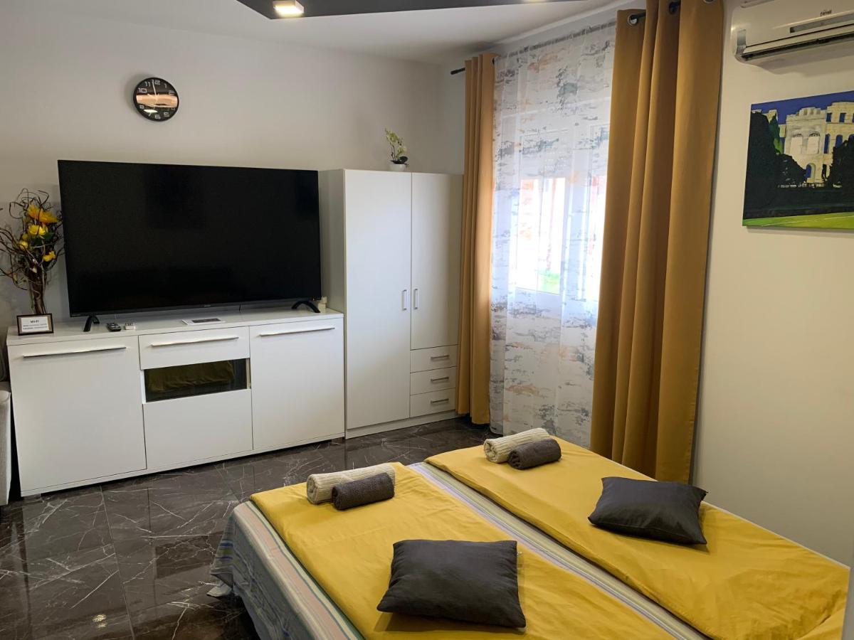Studio Dama Blizina Amfiteatra I Bus Kolodvora ,Besplatan Privatni Parking,Self-Check- In Pula Exterior photo