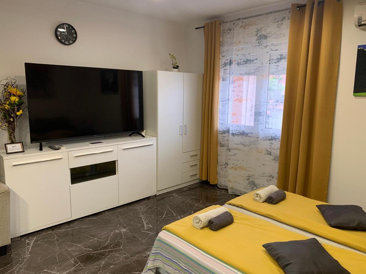 Studio Dama Blizina Amfiteatra I Bus Kolodvora ,Besplatan Privatni Parking,Self-Check- In Pula Exterior photo