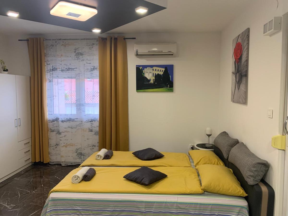 Studio Dama Blizina Amfiteatra I Bus Kolodvora ,Besplatan Privatni Parking,Self-Check- In Pula Exterior photo