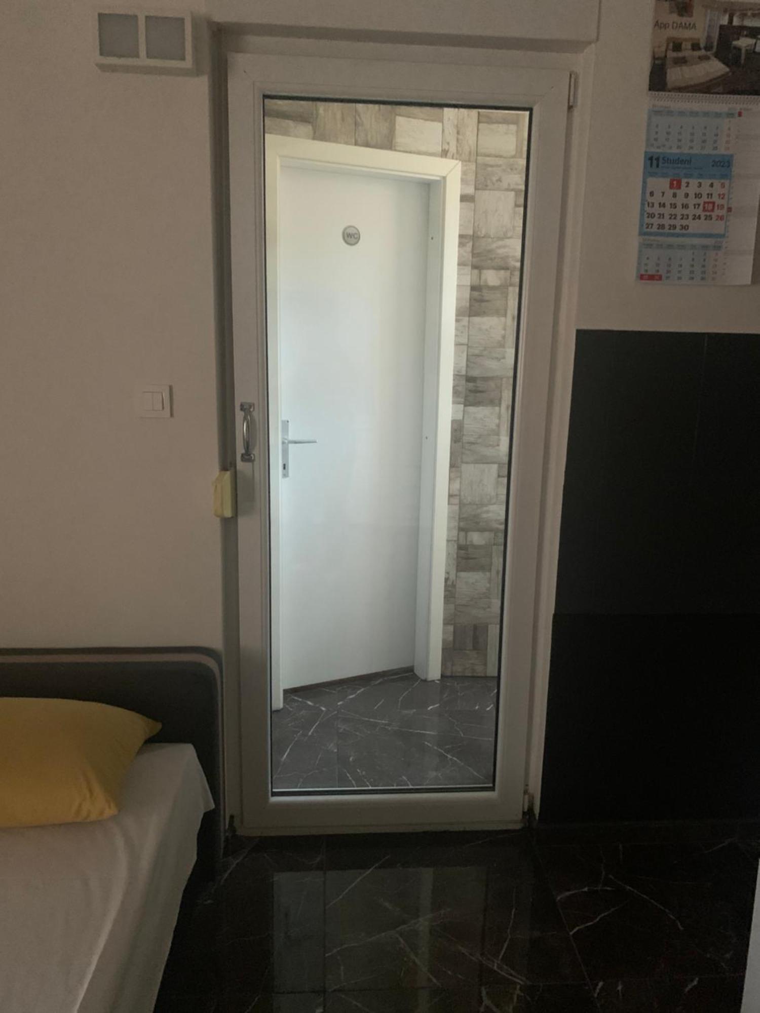 Studio Dama Blizina Amfiteatra I Bus Kolodvora ,Besplatan Privatni Parking,Self-Check- In Pula Exterior photo